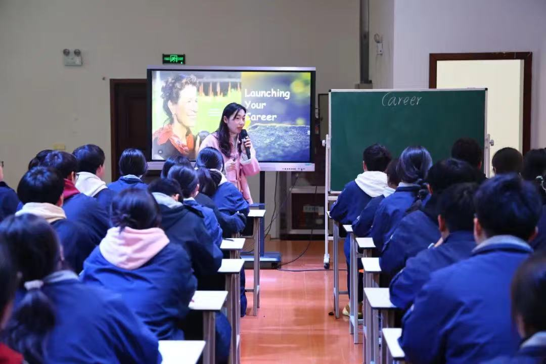 自华诗语 ||始于热爱 成于坚守——李慧的育人故事