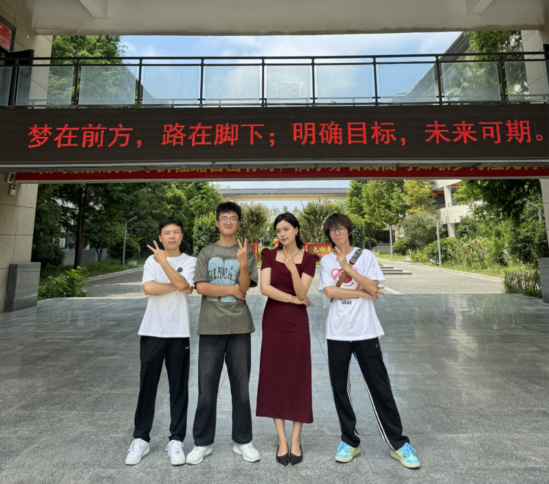 诗华故事||暗处生辉——金红晨的育人故事