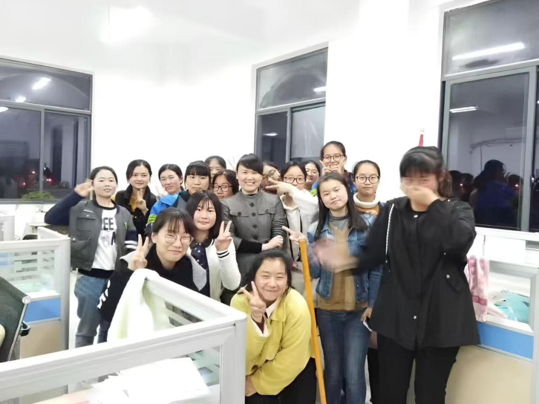 诗华故事||用爱叩响心门，静待花开之声——崔越越的育人故事