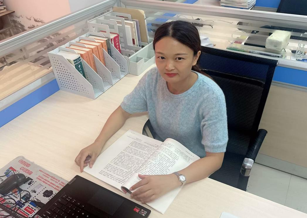 诗华故事||以爱为笔，书写教育之光——王云的育人故事