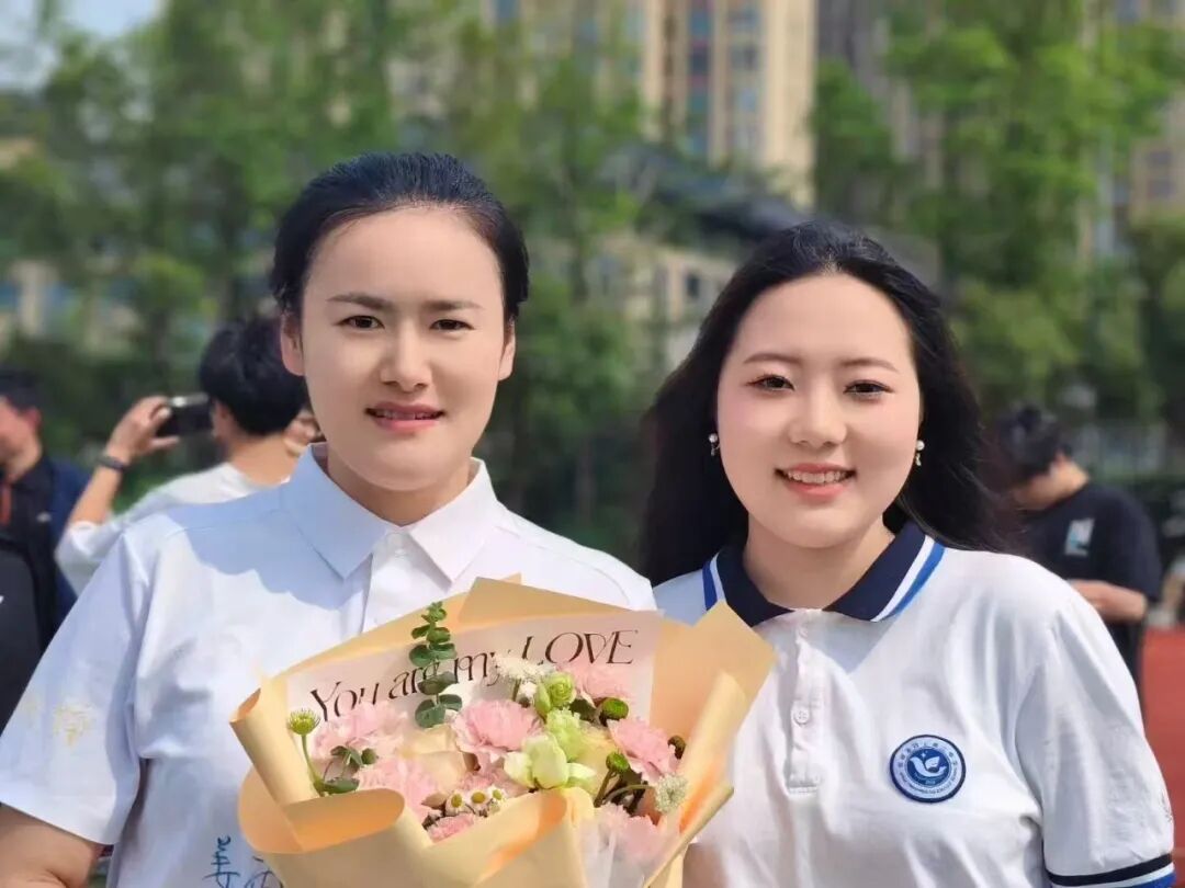 自华师语 ||青春在杏坛绽放——汪家宁的育人故事