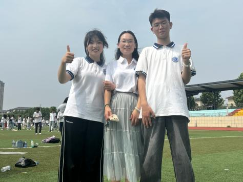 自华诗语 ||百合绽放三十载 春风化雨润心田——李莉的育人故事