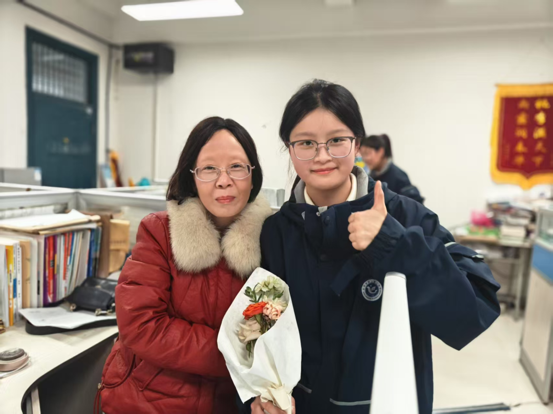 自华诗语 ||丹心一片永赤诚——朱颖的育人故事